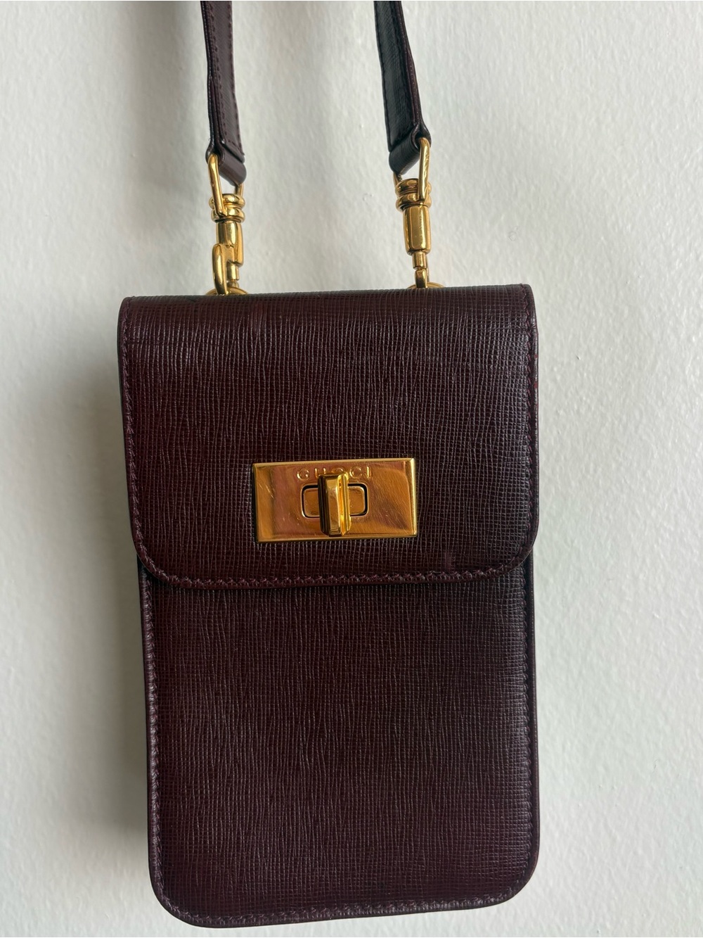 Auth Gucci Vintage Mini Shoulder Smartphone Bag Turn Lock Burgundy